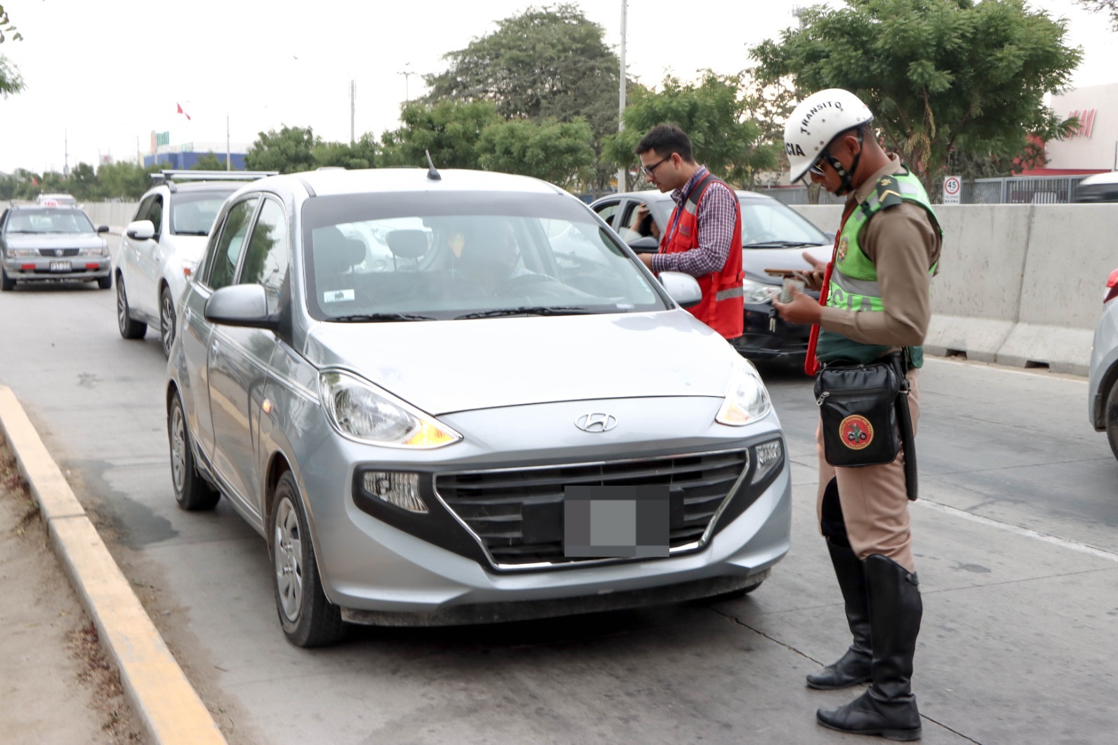 Más de 90 vehículos internados en la cochera por deudas al SAT Piura