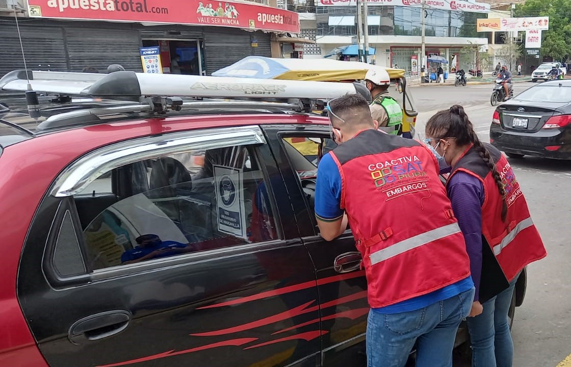 DOCE VEHÍCULOS INTERNADOS EN EL DEPÓSITO POR DEUDAS TRIBUTARIAS